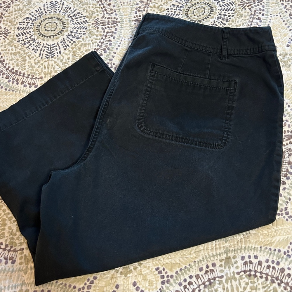 Chico's Casual Cropped Pants- Black- Size2.5 -See Chico’s Size Chart in Pics